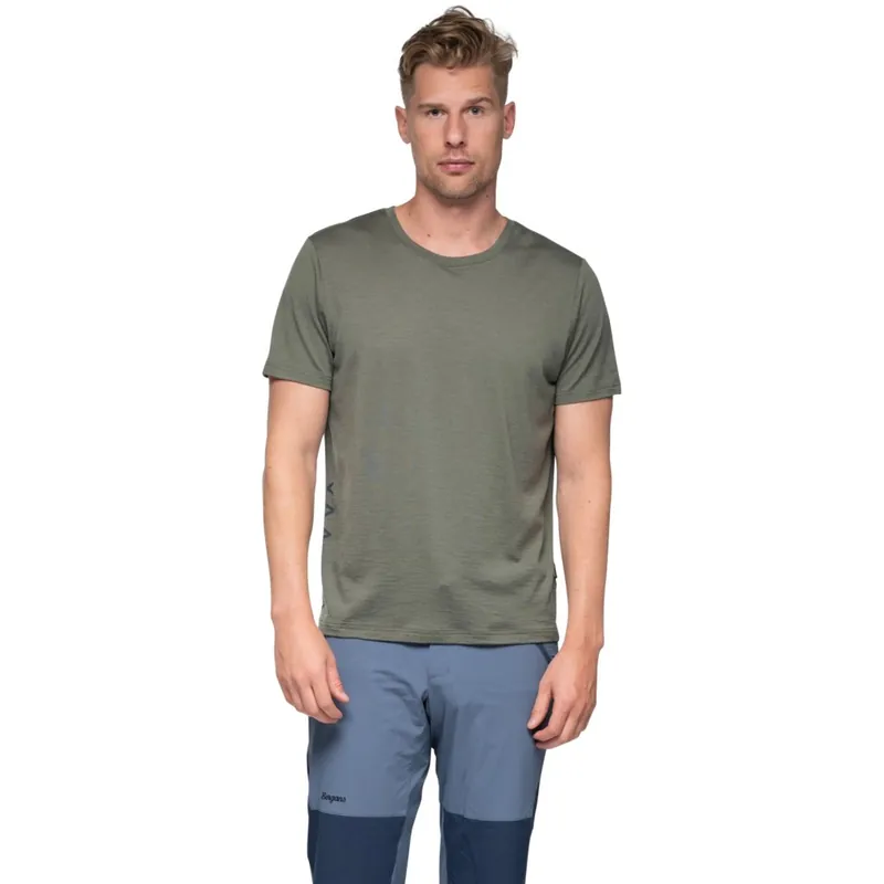 Top-Preis Bergans Vaagaa Adventure Merino T-Shirt Herren - green mud/dark shadow grey mgv