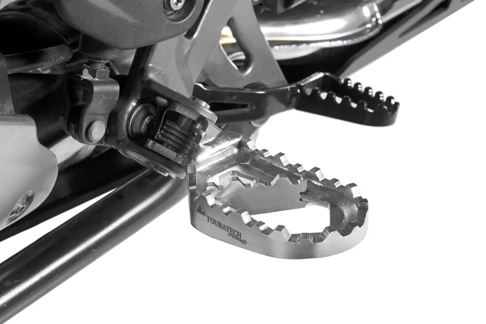Fernreisefußrasten "Works" niedrig für BMW R1300GS/ Adventure, R1250GS/ Adventure, R1200GS (LC)/ Adventure (LC), F900GS/ Adventure, F850GS/ Adventure, F800GS(2024-), F750GS Geprüft